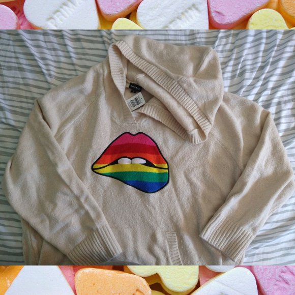 Rainbow lips hooded sweater - Picture 2 of 8